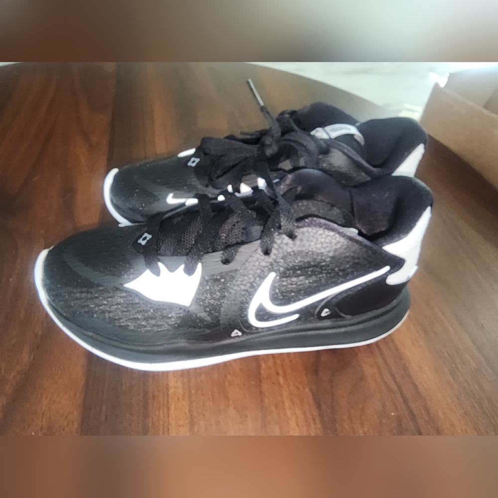 Kyrie Irving Nike Kids Black Sneakers
